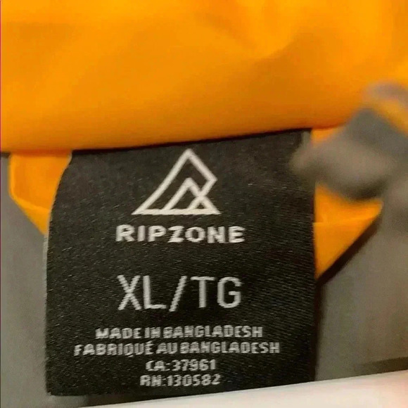 Rip Zone Kids Winter Puffer w Hood, pockets, 100% polyester size XL - Picture 3 of 10